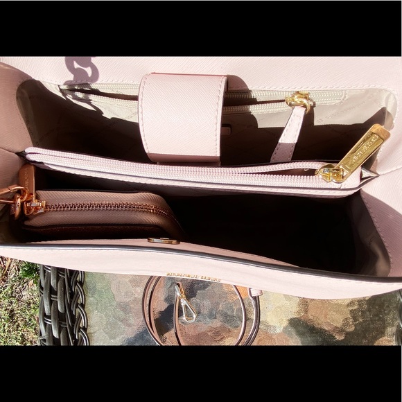 Michale kors large satchel & wallet - Picture 6 of 8